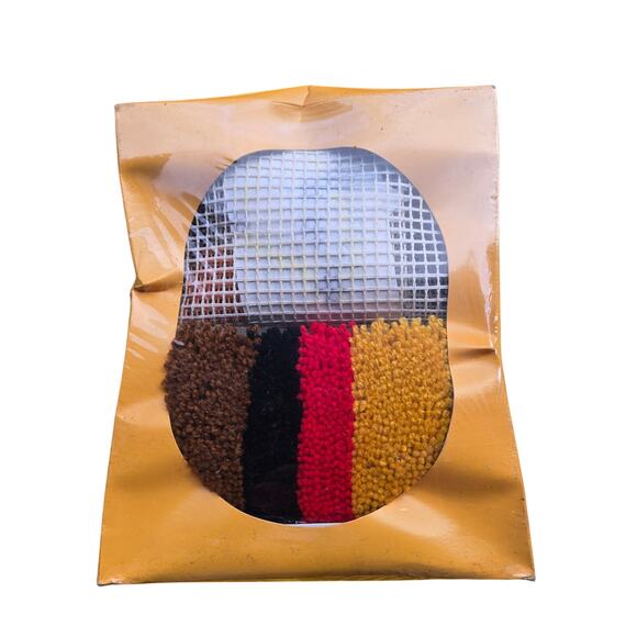 Contessa Latch Hook Rug Kit KR223 Dog with Balloon - Picture 4 of 8